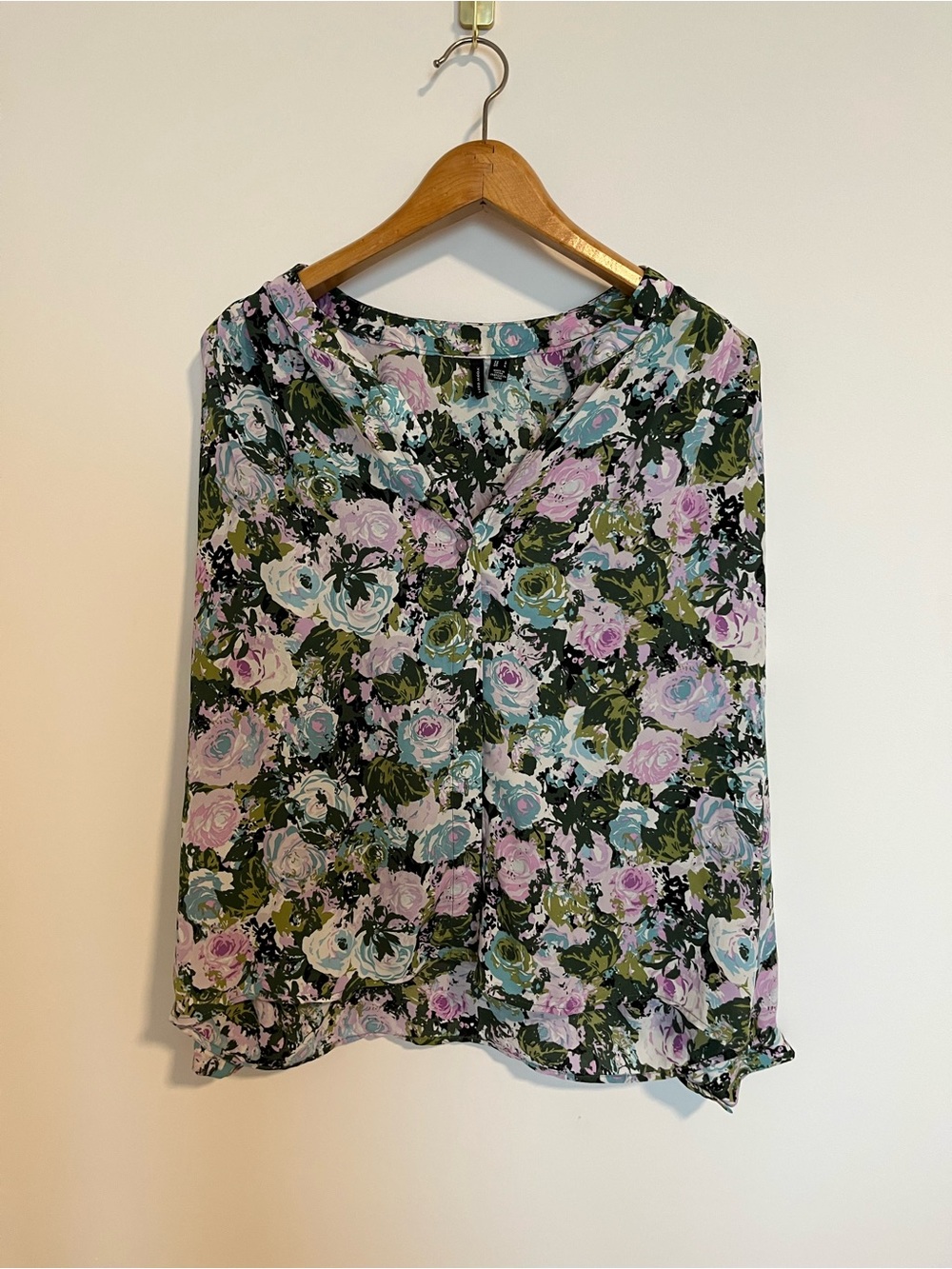 Vero Moda summer pastel Floral Print V-Neck Women’s Blouse in Green, Pink & Blue